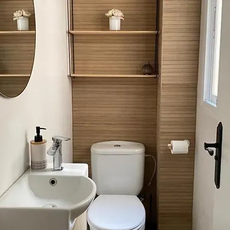 Amelia De Mar Parking